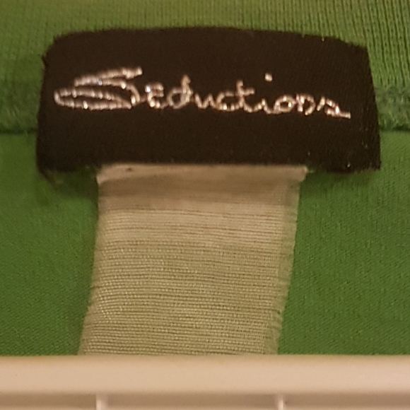 π Seductions Green U neck shirt - Picture 6 of 6